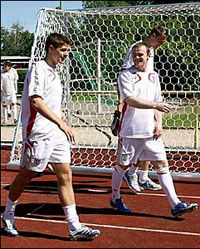 Джеррард и Руни отправляются на тренировку сборной Англии