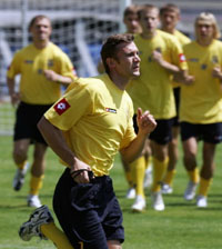 Шевченко на фоне общей группы, AFP