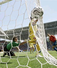 Испанцы открывают счет, АР