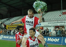 Валеев-старший сверху, фото Google