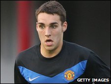 Хавбек МЮ остается в Престоне