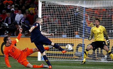 Иньеста решает исход противостояния, bbc.co.uk