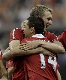 Флетчер помогает удержать Чичарито, AP