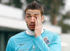 Милан Степанов, abola.pt