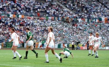 Грає море зелене