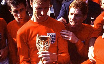 Джеки Чарльтон с Кубком мира