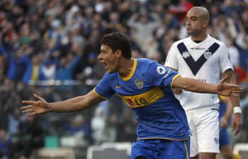 Себа отмечает взятие ворот Велеса, Reuters