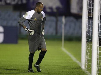 Голкипер Спорт Уанкайо после седьмого пропущенного мяча, Reuters