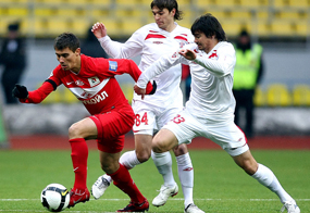 Красно-белые против бело-красных, фото zlyuk.ru