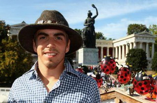 Куда уходить? Октоберфест ведь... Reuters