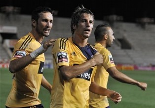 Хоть и в желтом, но Бенфика, фото Reuters