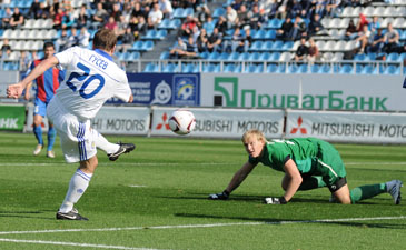 Гусев открывает счет, фото Ильи Хохлова, Football.ua