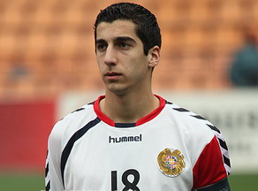 Генрих Мхитарян добил соперника