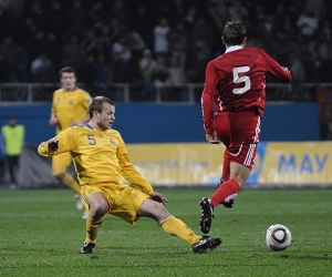 Гусен в матче с канадцами, фото Ильи Хохлова, Football.ua