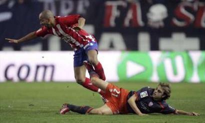 Обычный эпизод этого матча, фото Reuters