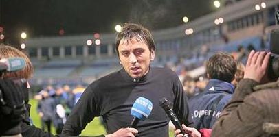 Горан обычно футболок для болельщиков не жалеет, фото fcdynamo.kiev.ua