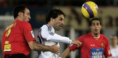 Ван Нистелрою на этот раз забить не удалось, фото  Reuters