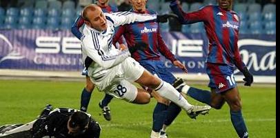 Назаренко в полете, фото fcdnipro.dp.ua