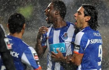 Троица надругалась над Бенфикой, AP