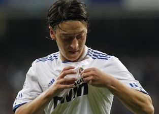 Месут Езил, AP