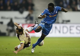 Чинеду Обаси (справа), фото Reuters