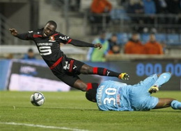 Манданда сбивает Монтаньо, АР