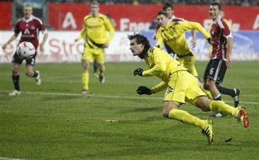 Хуммельс открывает счет, AP