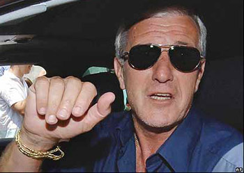 Кто за ширмой? Фото AP