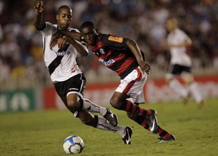 Деде слева, фото Reuters