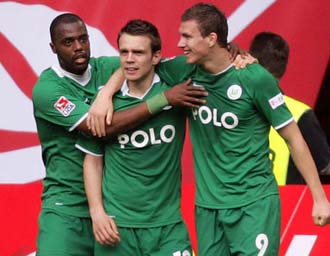 Грозное трио было у Волков, фото merkur-online.de