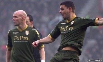 Крис Бейрд забивает, фото bbc.co.uk