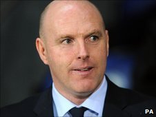 C. Кин остается в Блэкберне