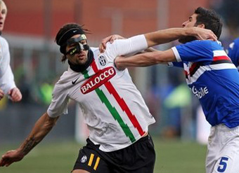 Даже лицо стыдно показать, фото AP