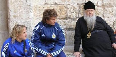 Ещенко, Алиев и священник, фото fcdynamo.kiev.ua