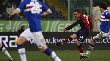 Рафинья забивает победный гол, AP