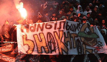 Летели стулья, трибуны полыхали