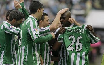 Партнеры по Бетису поддерживают Мики Роке, у которого обнаружили раковую опухоль, as.com