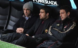 А здесь он хоть и в центре, но на банке, фото Getty Images