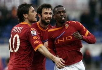 Тотти и Вучинич не отпускают Жуана, Reuters