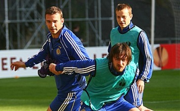 Шевченко сегодня без манишки, фото fcdynamo.kiev.ua