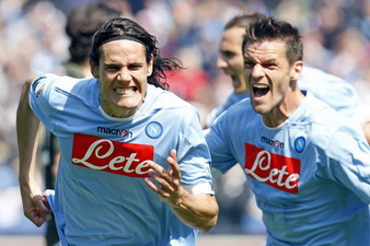 Маджо (справа) и Кавани. Фото Reuters