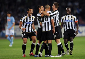 Товарищи по команде поздравляют Инлера, но тот не рад, Reuters