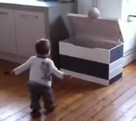 Венло заключил контракт с полуторагодовалым ребенком