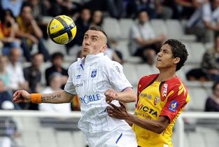 Варан (справа) против Еленя, Getty Images