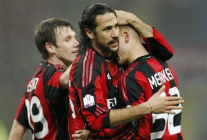 Йепес в окружении Кассано и Меркеля, Reuters