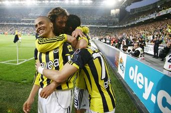 И снова Алекс в объятиях, fenerbahce.org
