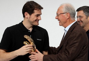 Скоро, Икер, эту перчаточку немец будет брать, фото Getty Images