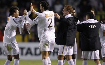 Сантос уже в 1/4. Кто следующий? Reuters