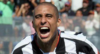 Трезеге тянет в Неаполь? 