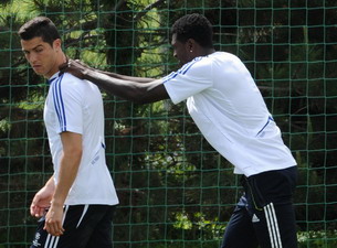 Роналду - Адебайору: 6 лимонов? дуй обратно в Ман Сити! Reuters